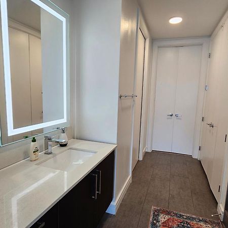 Luxury Highrise In Midtown - Skyline Views And Chic Decor Lägenhet Houston Exteriör bild