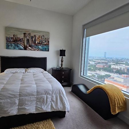 Luxury Highrise In Midtown - Skyline Views And Chic Decor Lägenhet Houston Exteriör bild