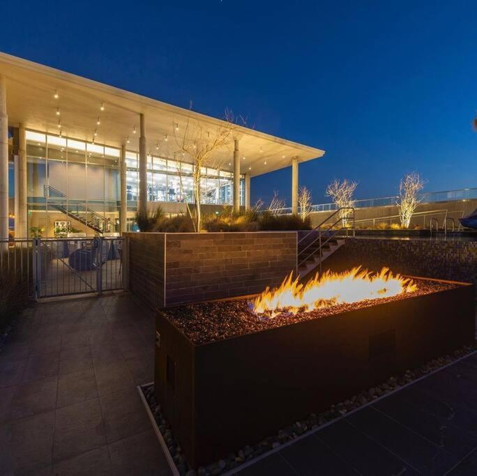 Luxury Highrise In Midtown - Skyline Views And Chic Decor Lägenhet Houston Exteriör bild
