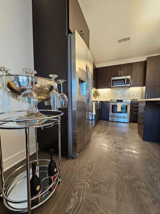 Luxury Highrise In Midtown - Skyline Views And Chic Decor Lägenhet Houston Exteriör bild