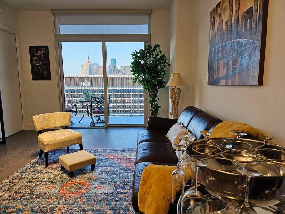 Luxury Highrise In Midtown - Skyline Views And Chic Decor Lägenhet Houston Exteriör bild