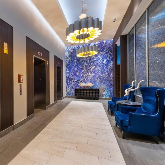 Luxury Highrise In Midtown - Skyline Views And Chic Decor Lägenhet Houston Exteriör bild