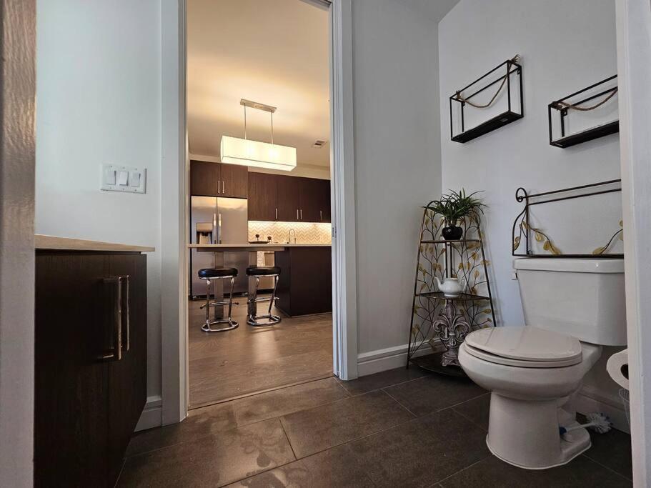 Luxury Highrise In Midtown - Skyline Views And Chic Decor Lägenhet Houston Exteriör bild