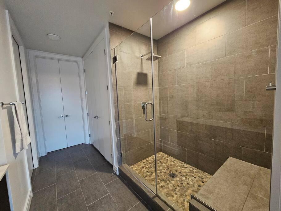 Luxury Highrise In Midtown - Skyline Views And Chic Decor Lägenhet Houston Exteriör bild