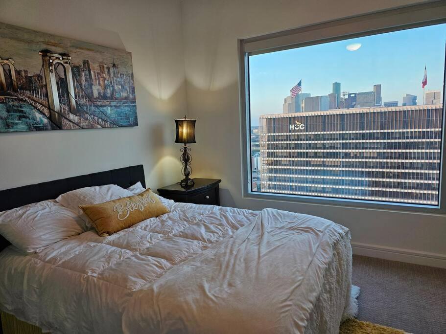 Luxury Highrise In Midtown - Skyline Views And Chic Decor Lägenhet Houston Exteriör bild