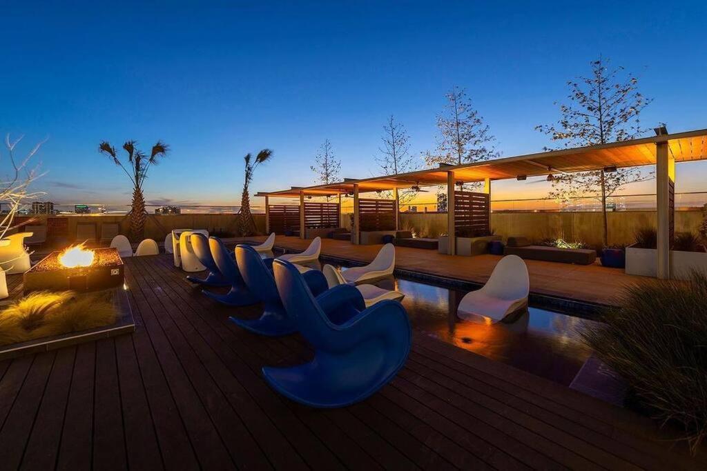 Luxury Highrise In Midtown - Skyline Views And Chic Decor Lägenhet Houston Exteriör bild