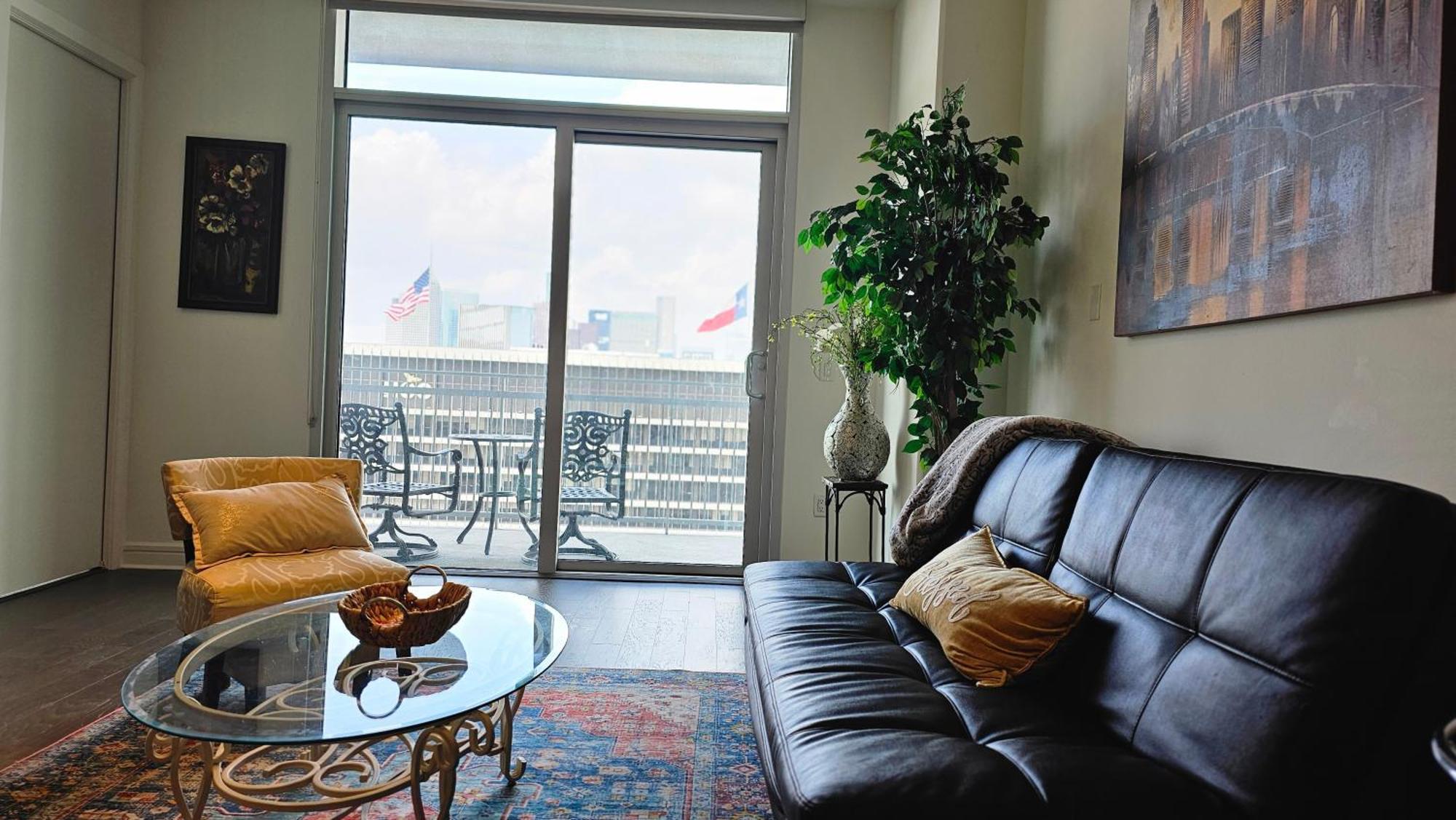 Luxury Highrise In Midtown - Skyline Views And Chic Decor Lägenhet Houston Exteriör bild