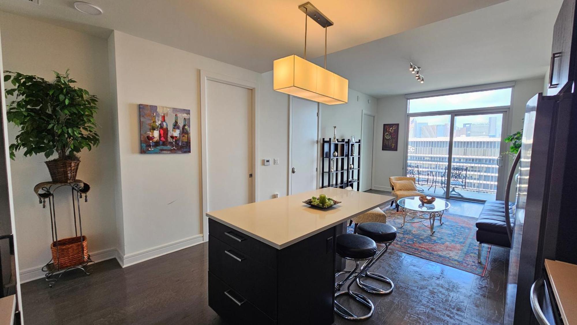 Luxury Highrise In Midtown - Skyline Views And Chic Decor Lägenhet Houston Exteriör bild